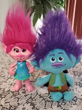 Poppy and Branch from movie Trolls.